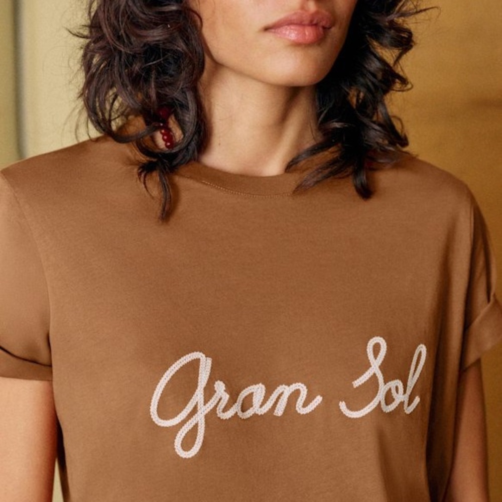 Sézane x Lucia Vergara Embroidered Gran Sol Brown T-Shirts Size Medium NWT - Picture 4 of 7